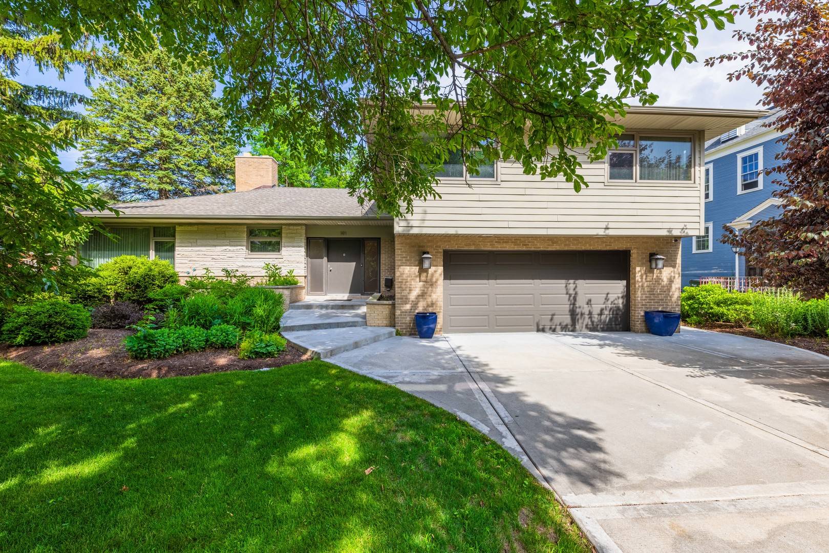 Riverside, IL 60546,191 Michaux RD