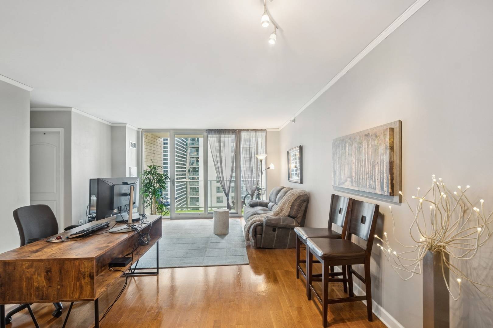 Chicago, IL 60601,420 E Waterside DR #1302