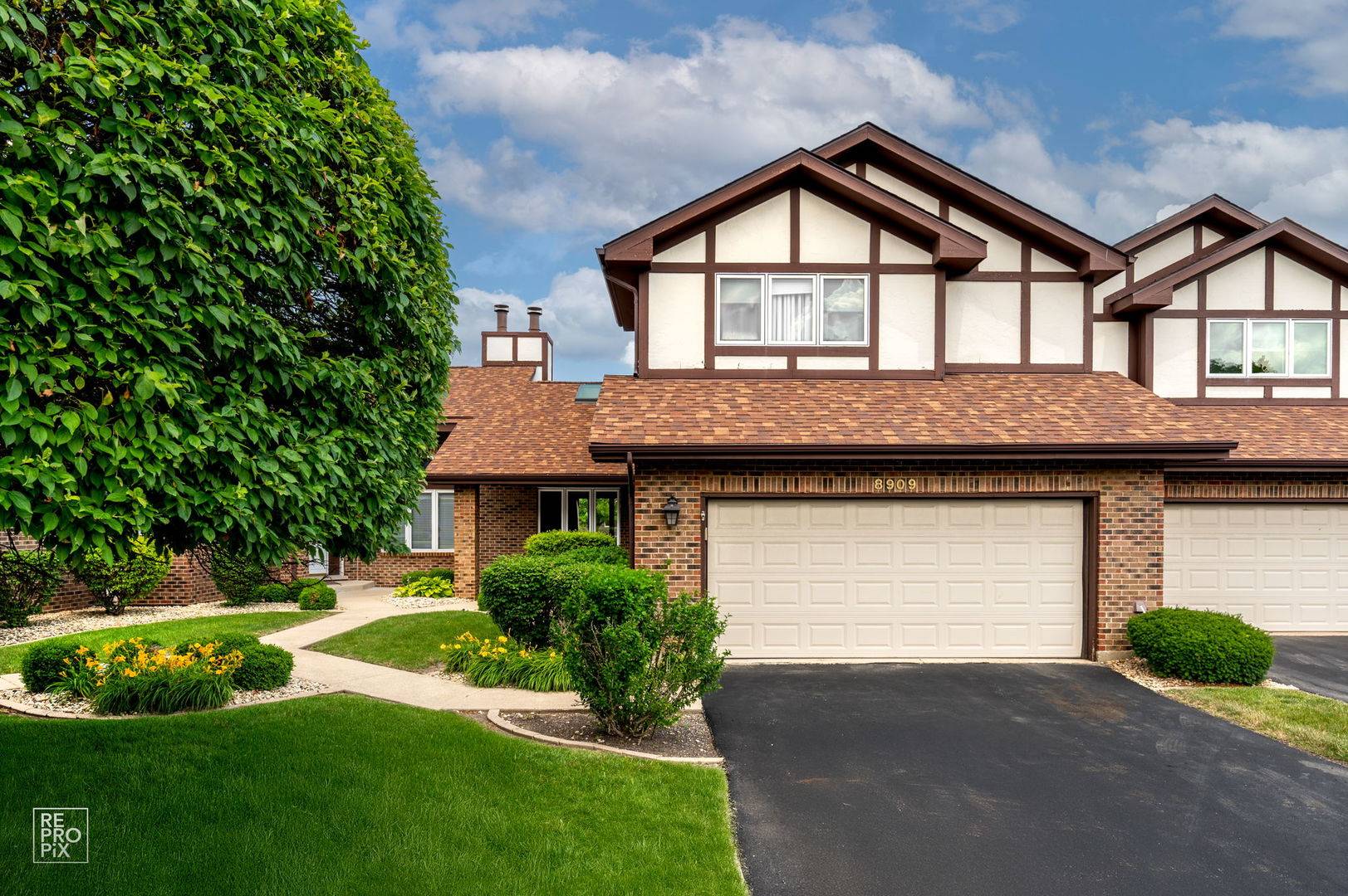 Orland Park, IL 60462,8909 Silverdale DR #5C