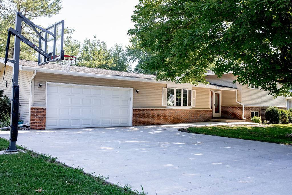 Gridley, IL 61744,202 E 8th ST