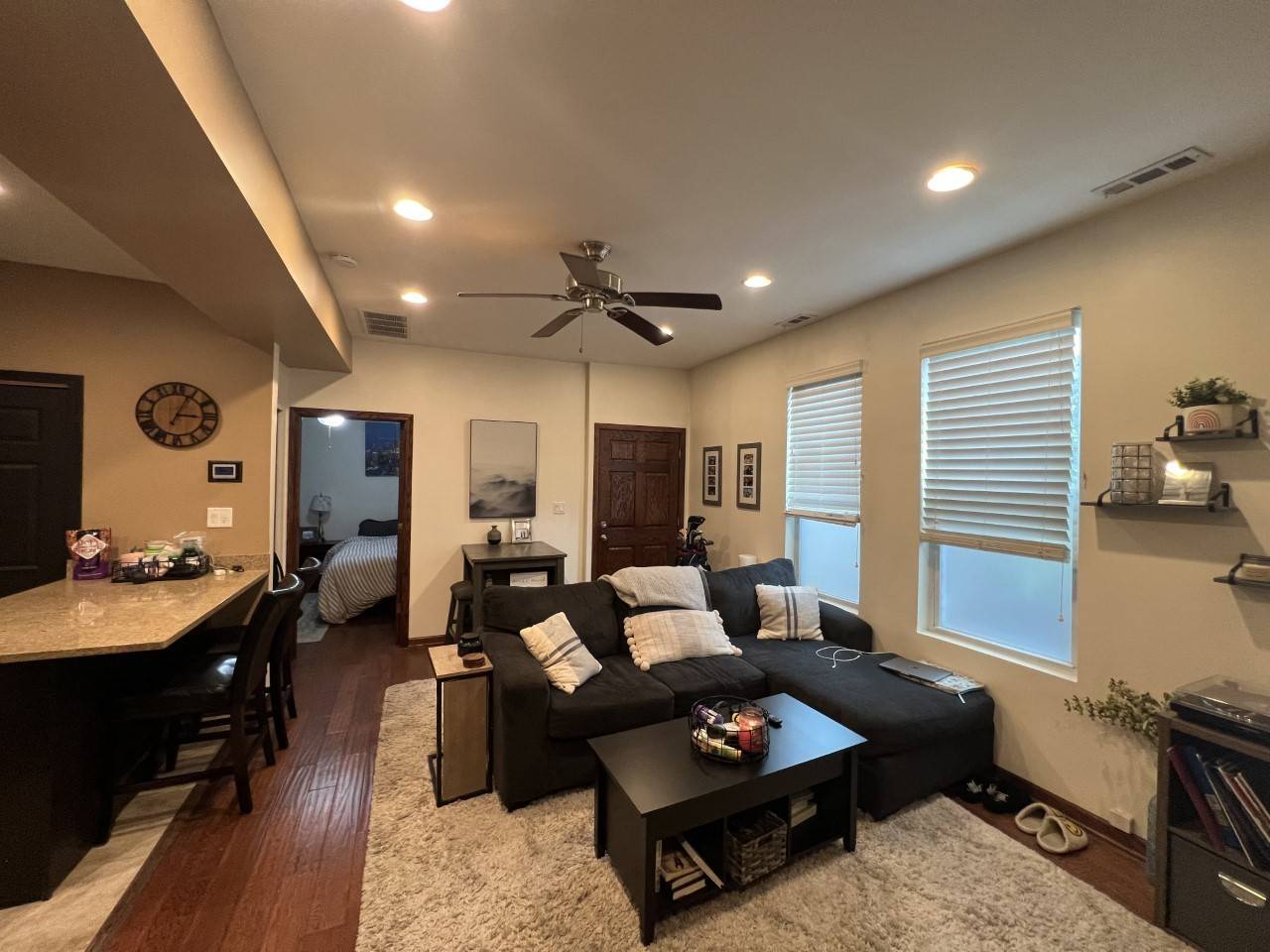 Chicago, IL 60618,3327 N Hamilton AVE #2R