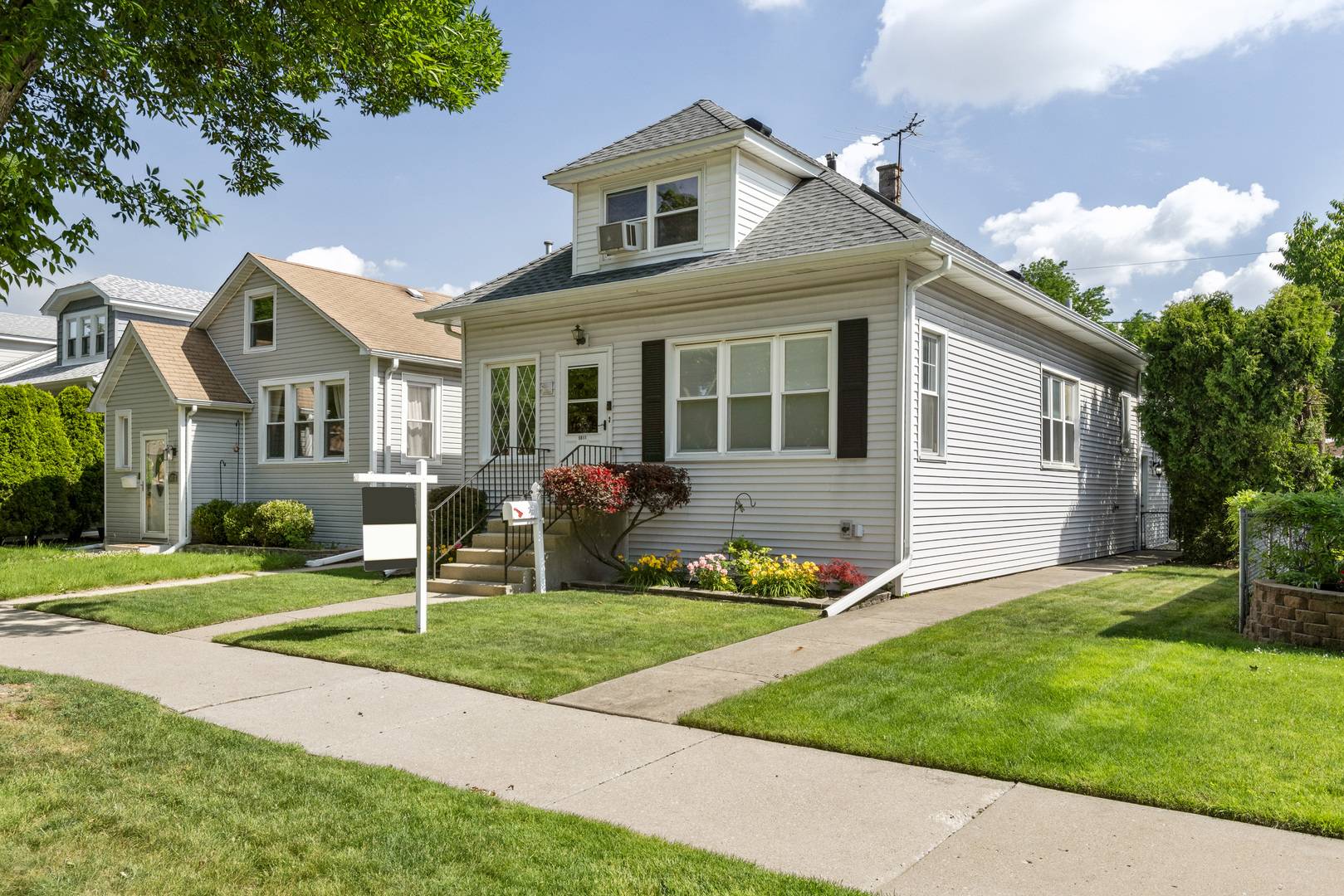 Chicago, IL 60646,5811 N Manton AVE