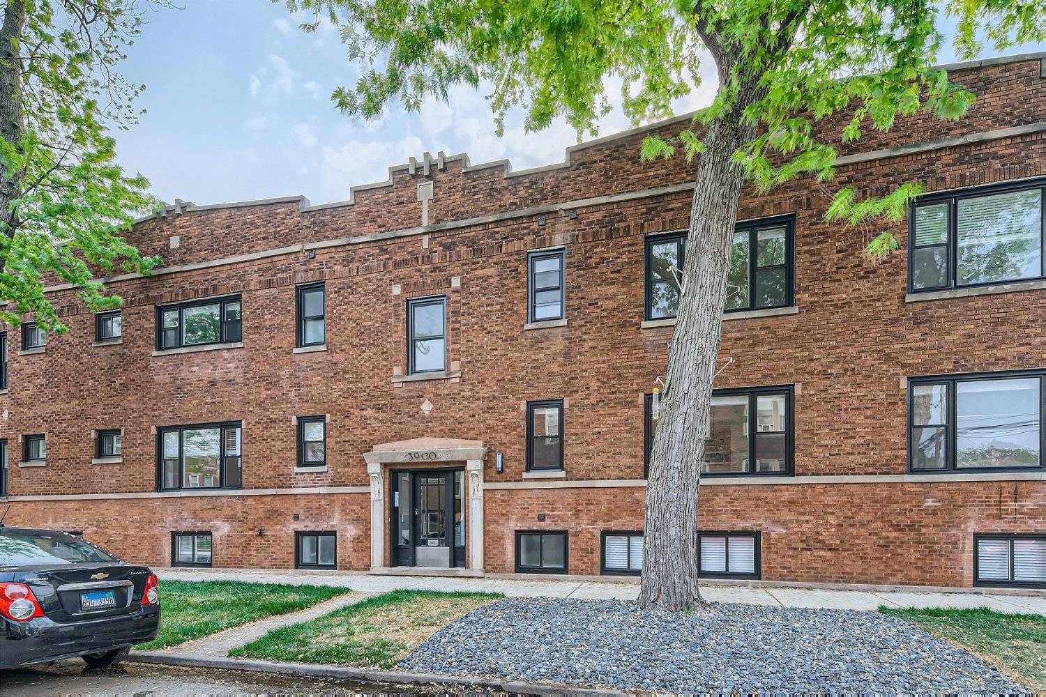 Chicago, IL 60647,2604 N Springfield AVE #1