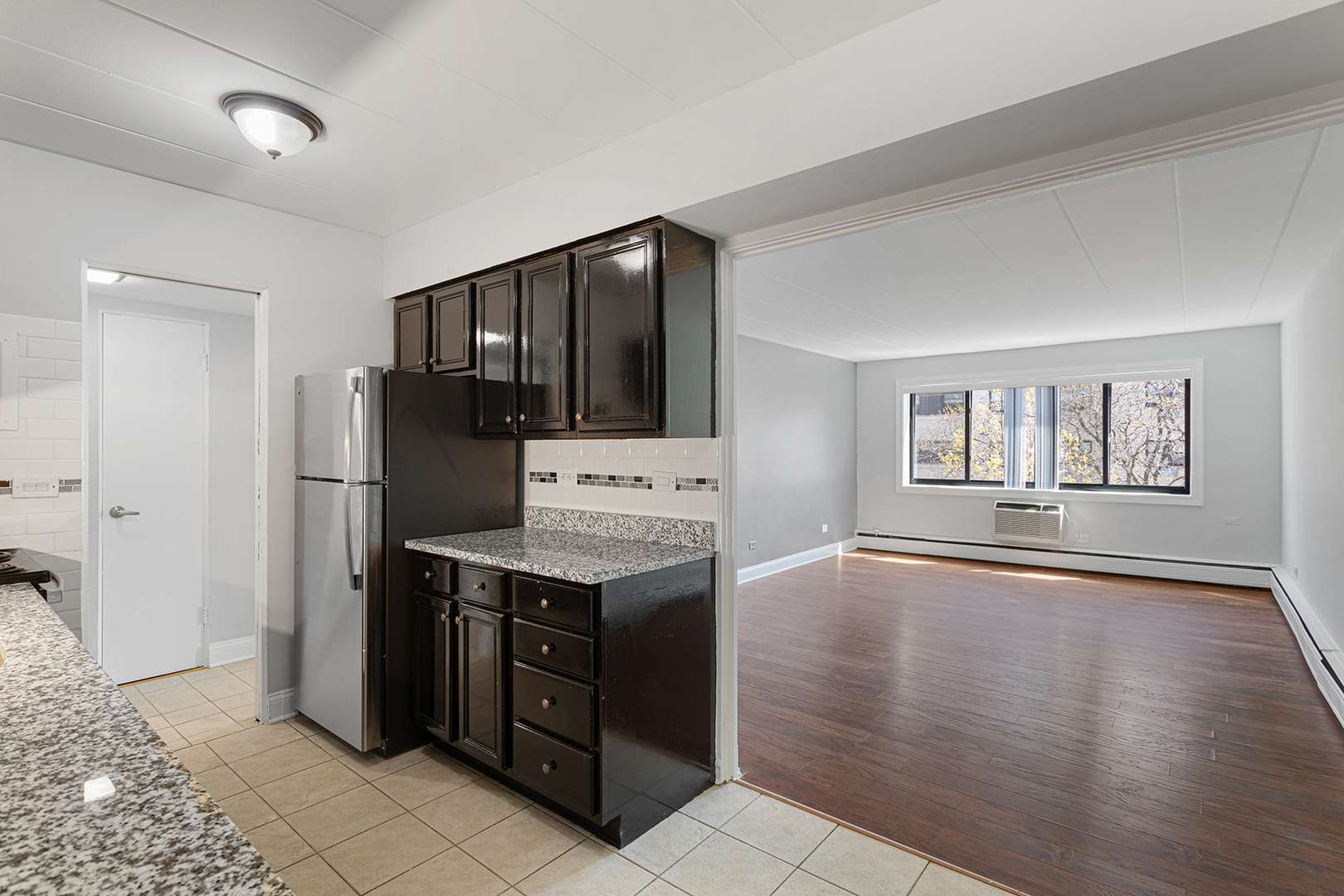 Chicago, IL 60660,6012 N Kenmore AVE #4A