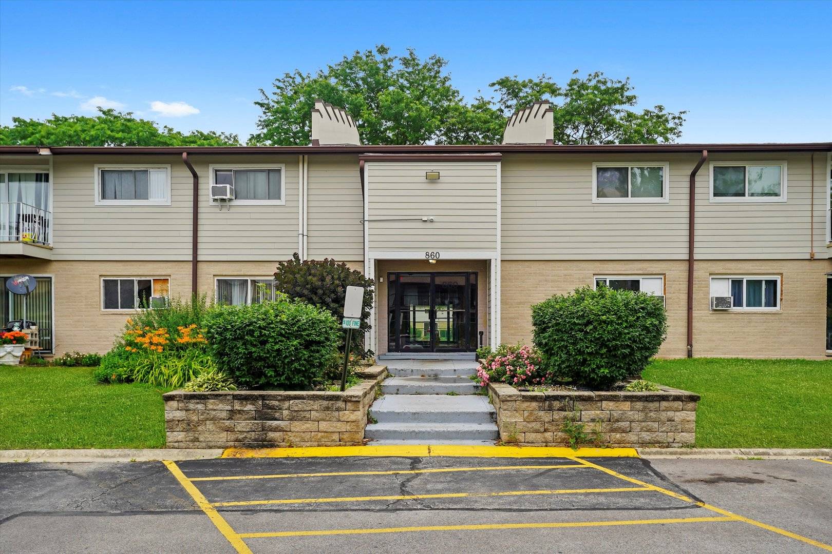Prospect Heights, IL 60070,860 E OLD WILLOW RD #228