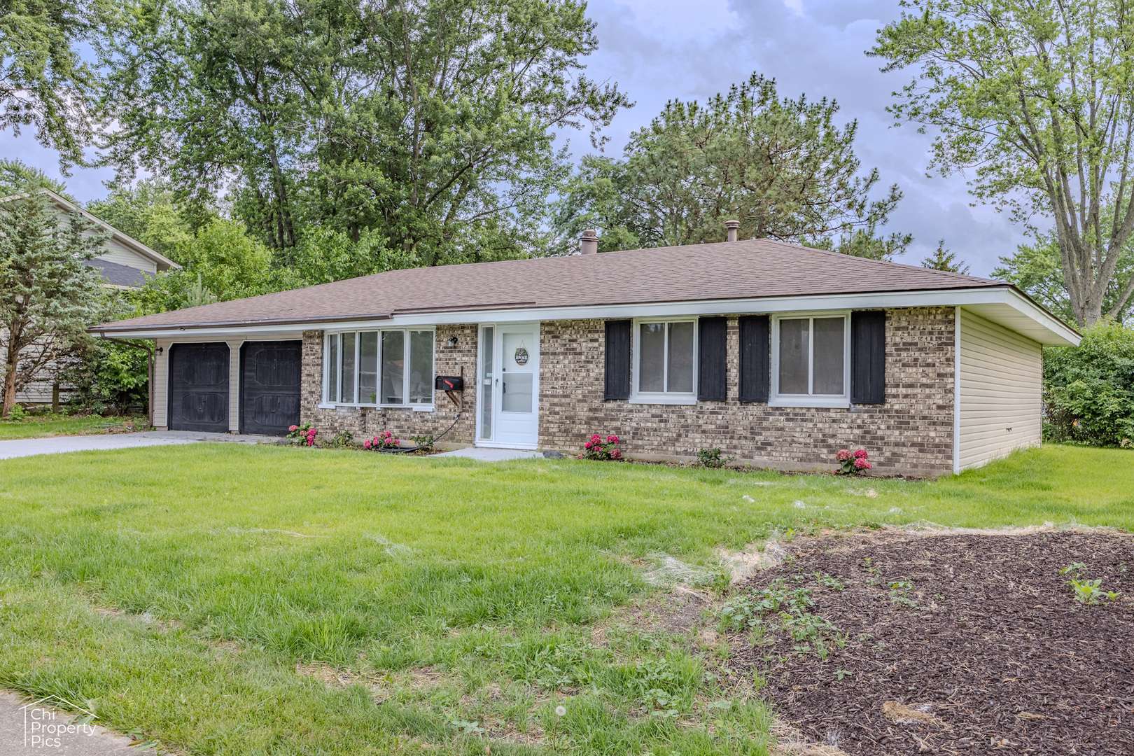 Schaumburg, IL 60193,631 W Weathersfield WAY