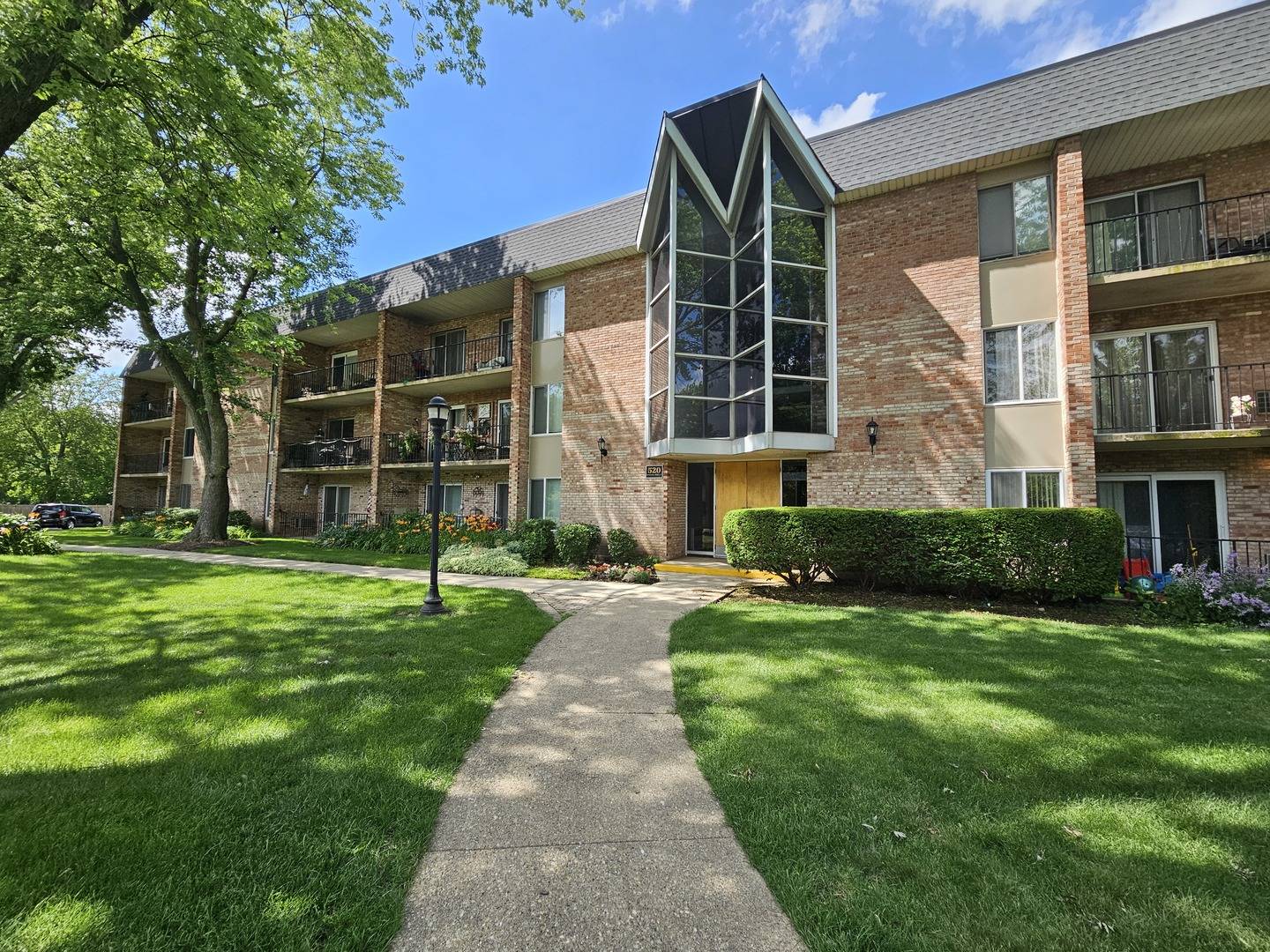 Naperville, IL 60563,520 Burning Tree LN #111