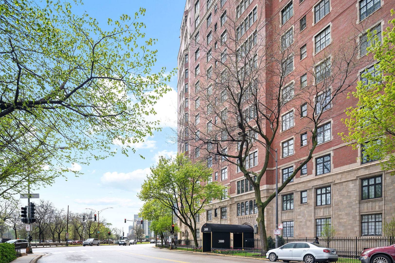 Chicago, IL 60613,3800 N Lake Shore DR #5E