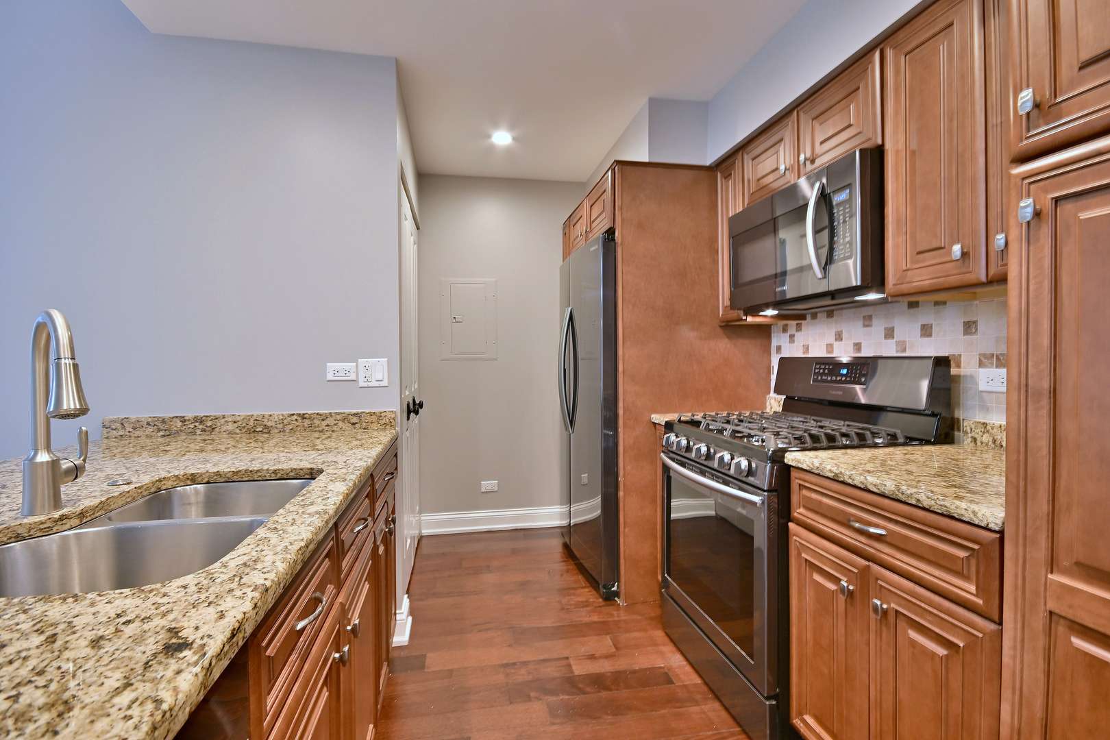 Harwood Heights, IL 60706,7420 W Lawrence AVE #402