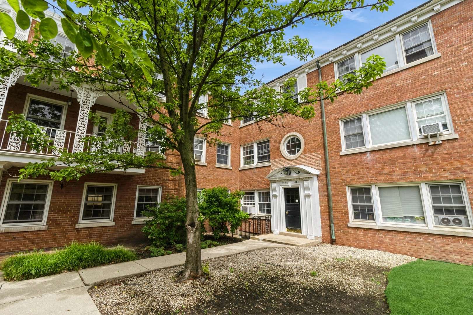 Evanston, IL 60202,342 Ridge AVE #3