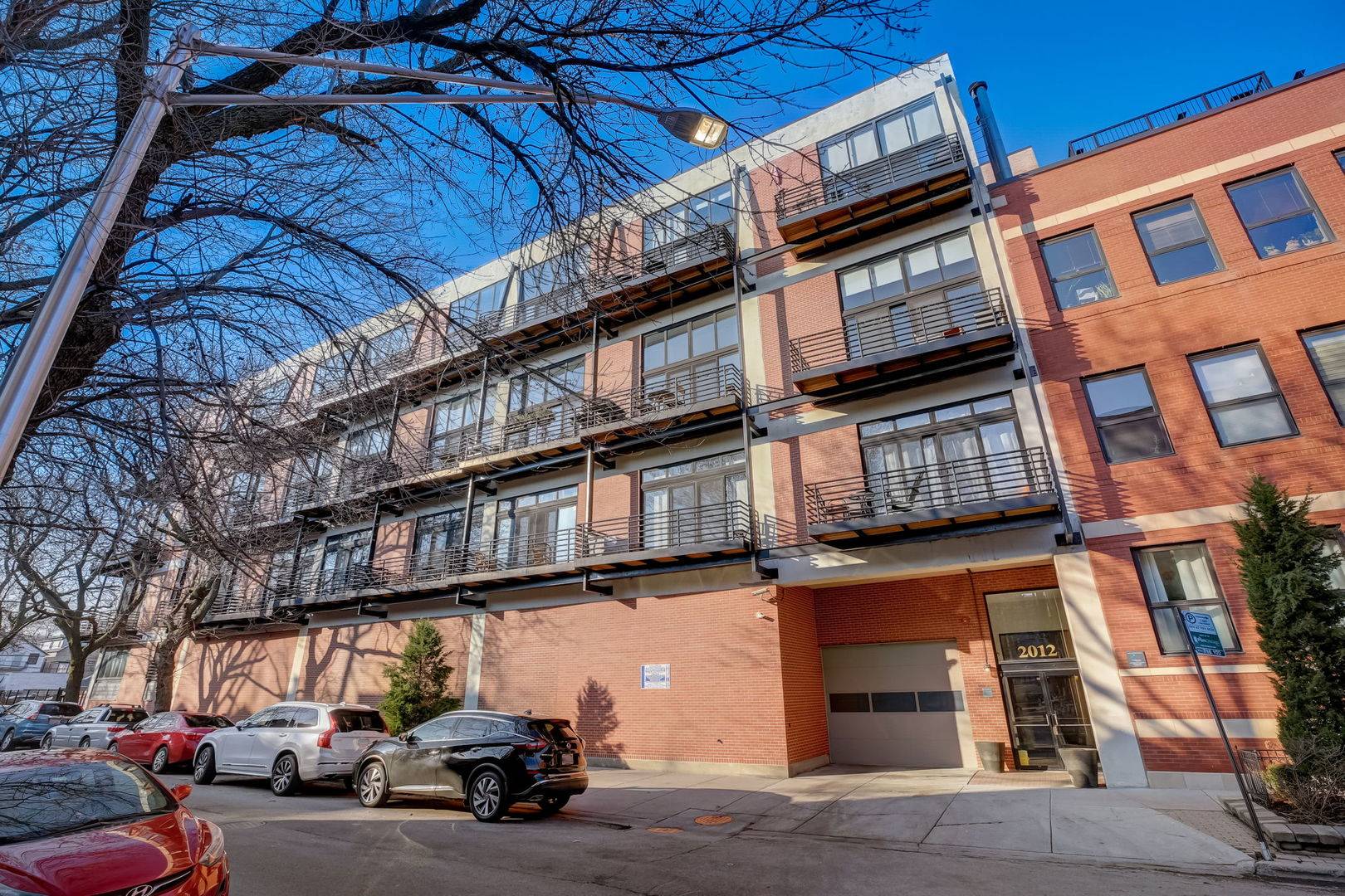 Chicago, IL 60647,2012 W Saint Paul AVE #405