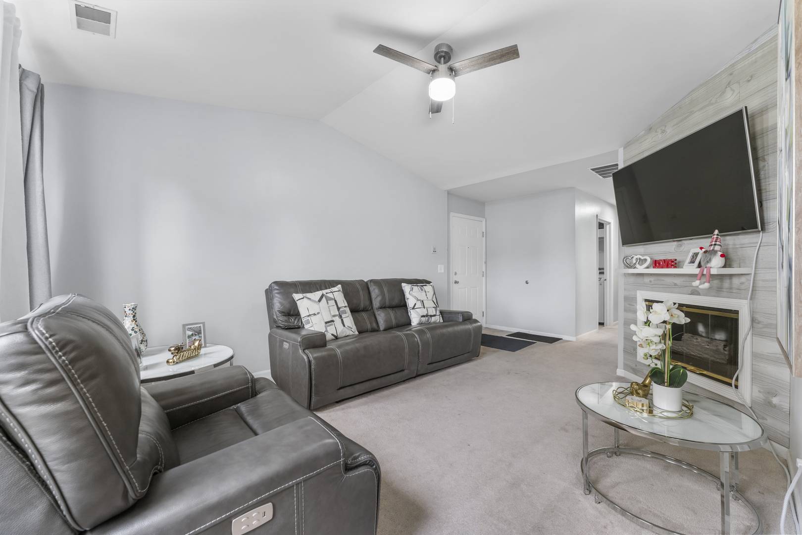 Elgin, IL 60120,1028 Wynnfield CT #C