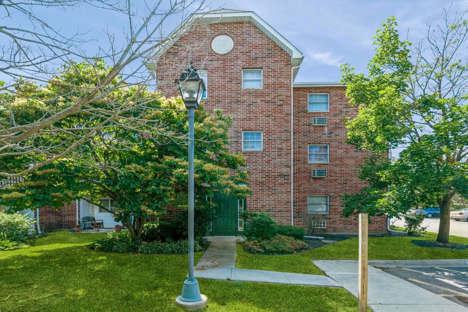 Woodstock, IL 60098,551 Leah LN #2B