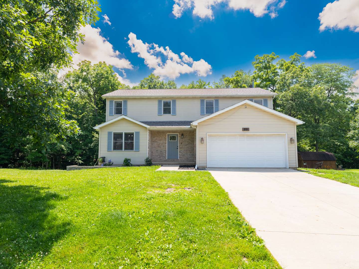 Mackinaw, IL 61755,25 Greenbriar RD