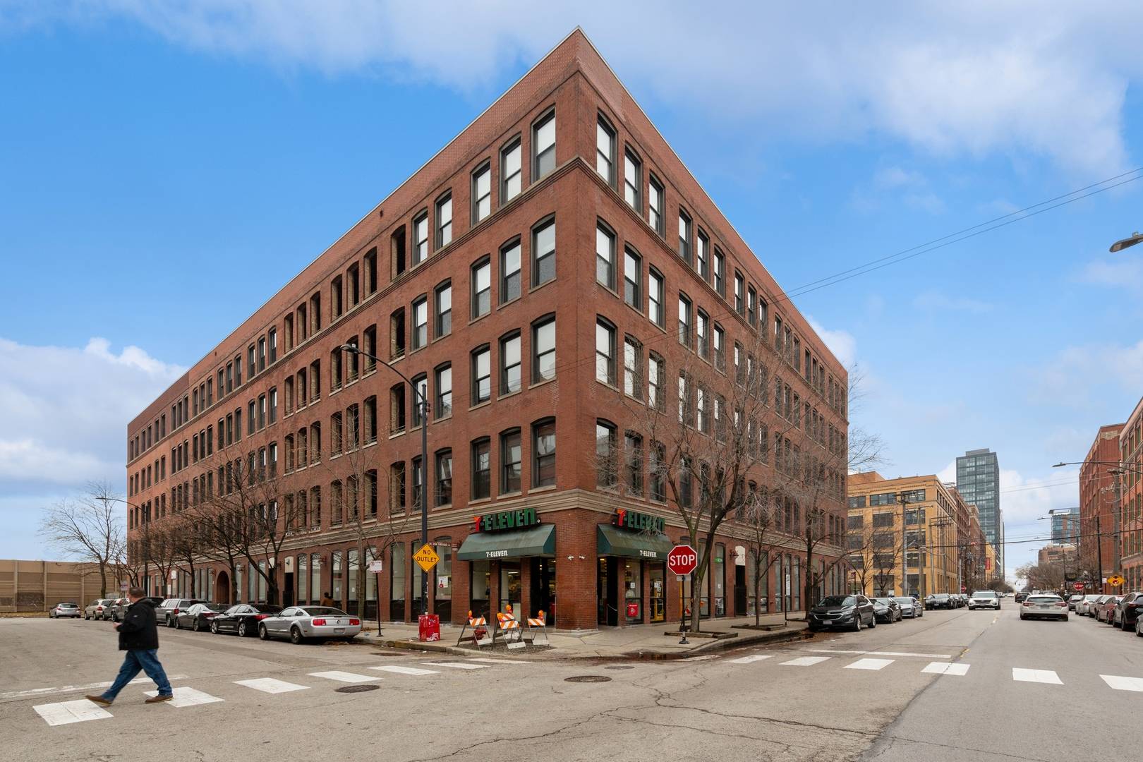 Chicago, IL 60607,400 S Green ST #304