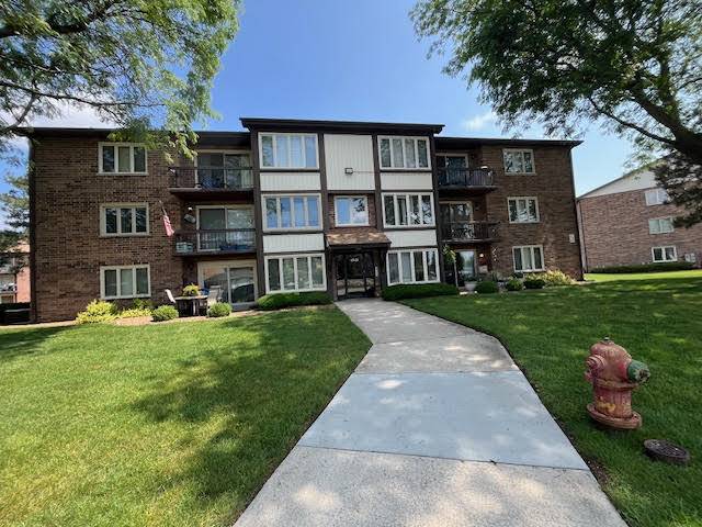 Crestwood, IL 60418,4948 Circle CT #704