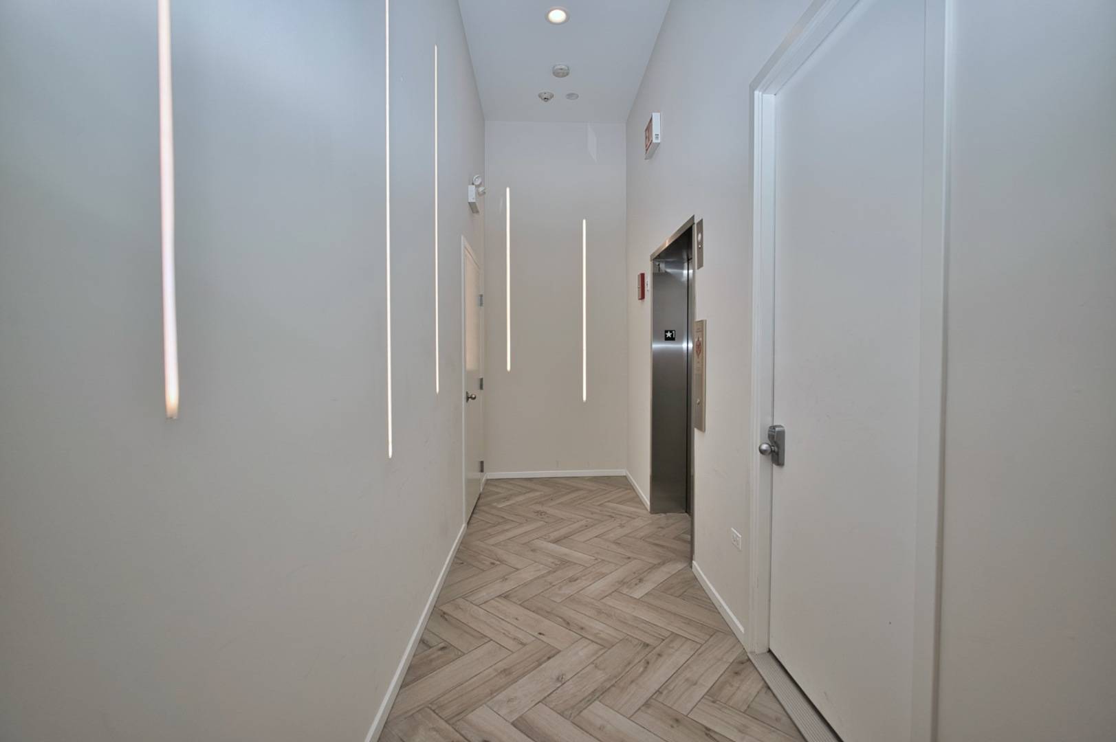 Chicago, IL 60612,522 N Western AVE #201