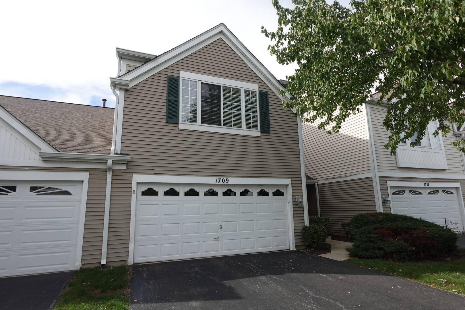 Bartlett, IL 60103,1709 Spaulding RD