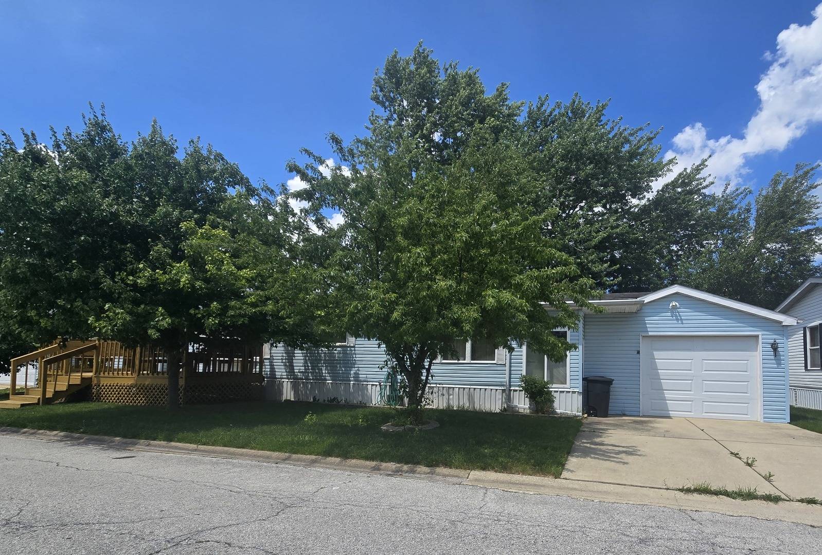 Manteno, IL 60950,23 Maple Ridge