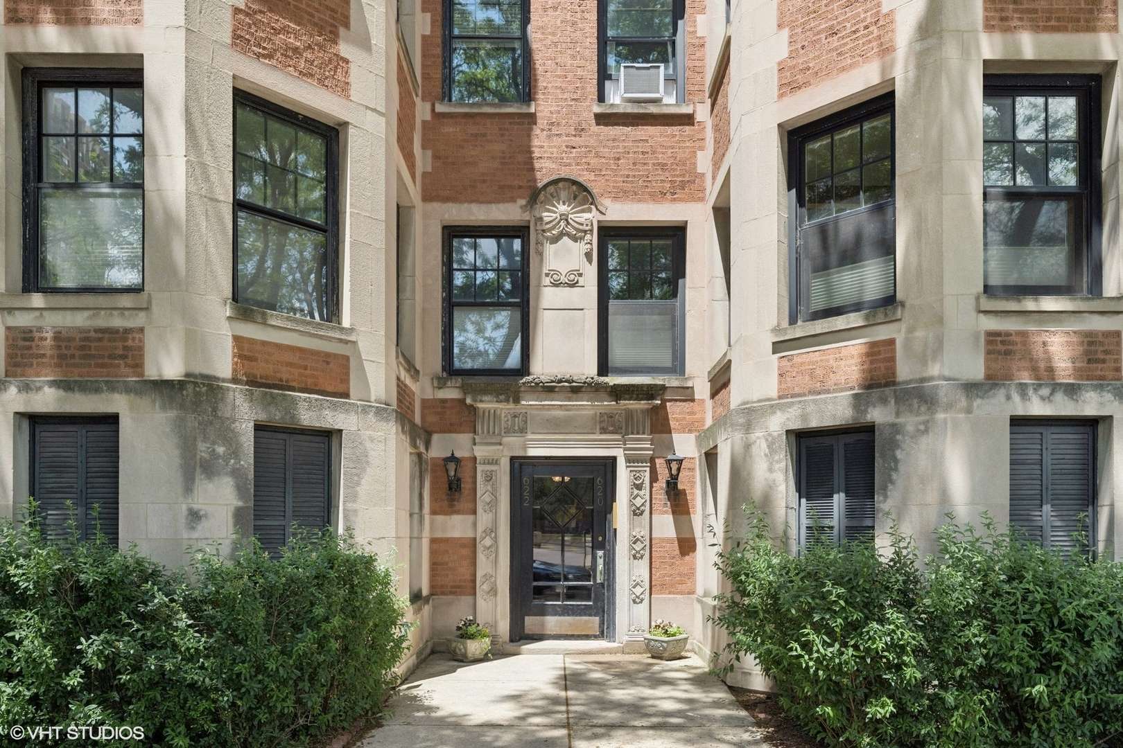 Chicago, IL 60613,622 W Waveland AVE #2W