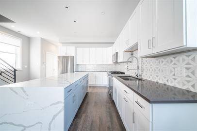 Chicago, IL 60616,556 W 18th ST #3