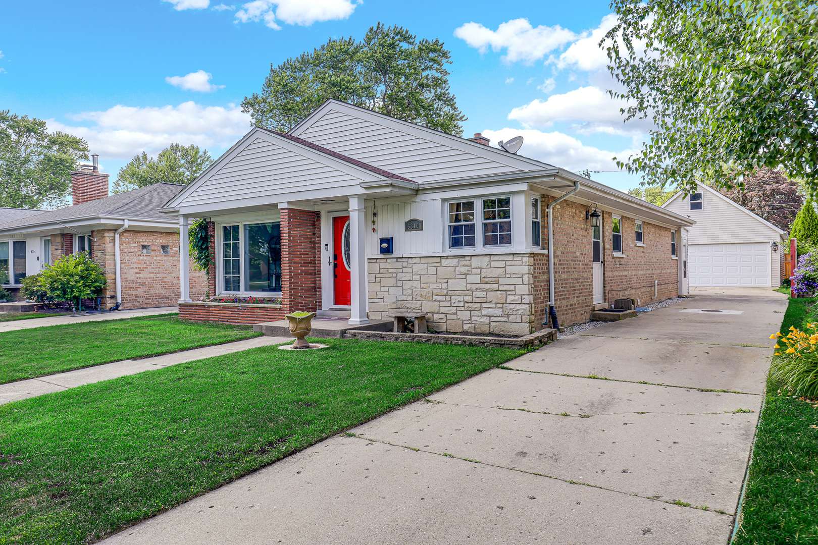 Chicago, IL 60646,6310 W ESTES AVE