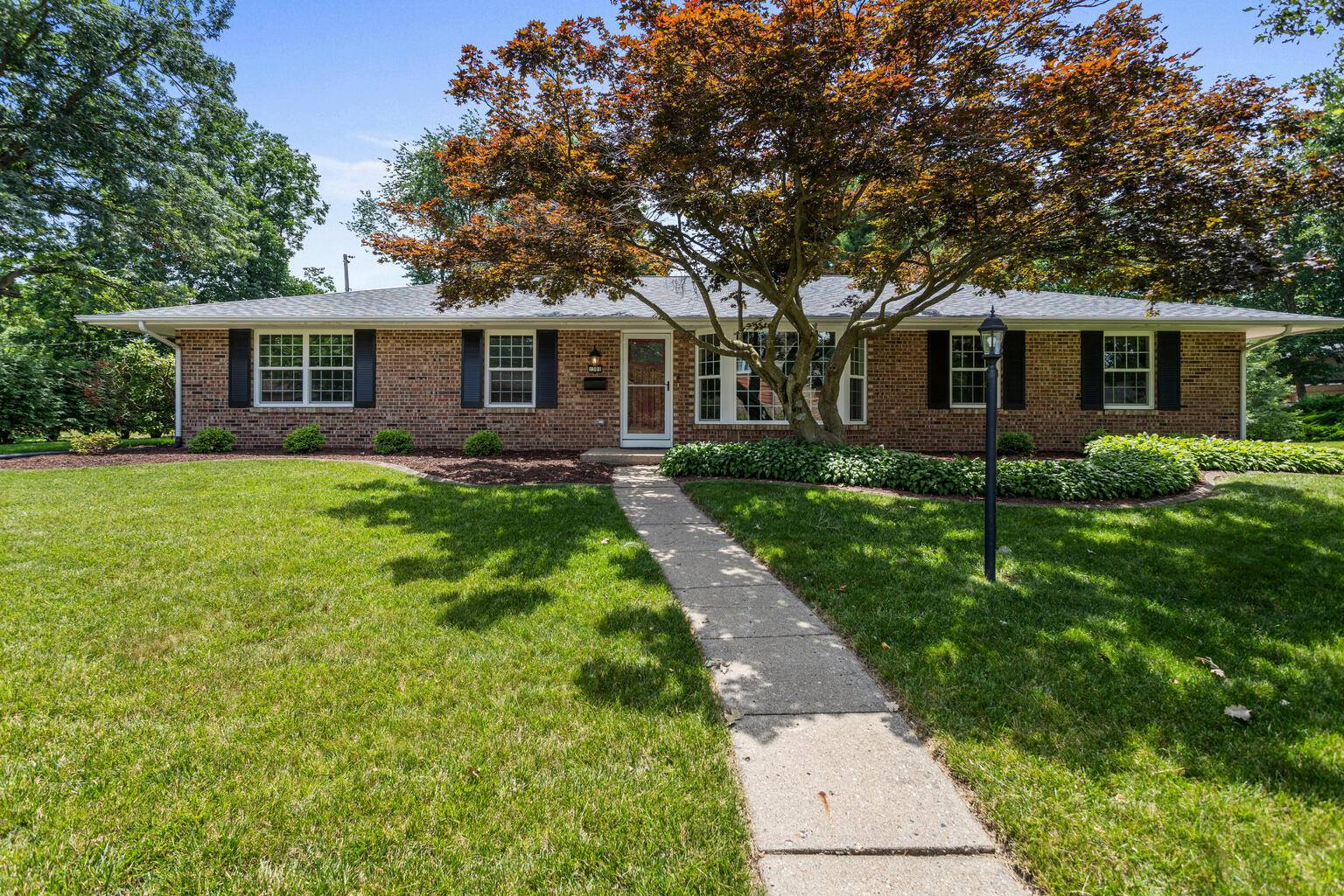 Urbana, IL 61801,1301 Eliot DR