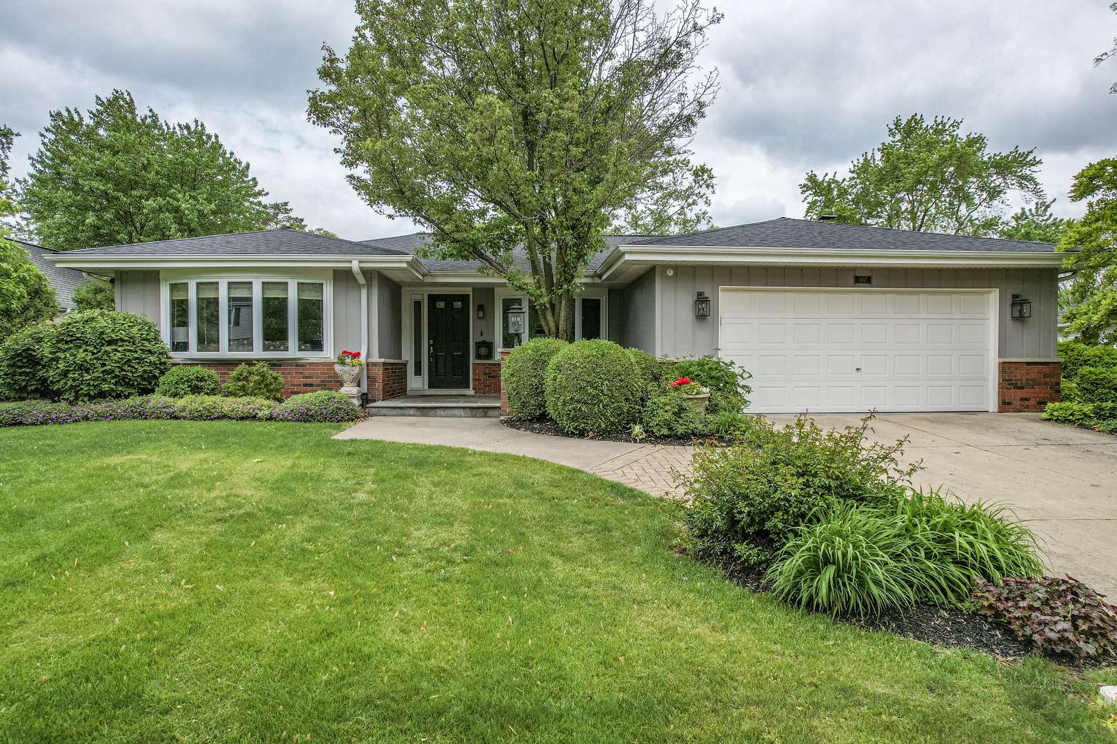 Naperville, IL 60563,1017 Summit Hills LN