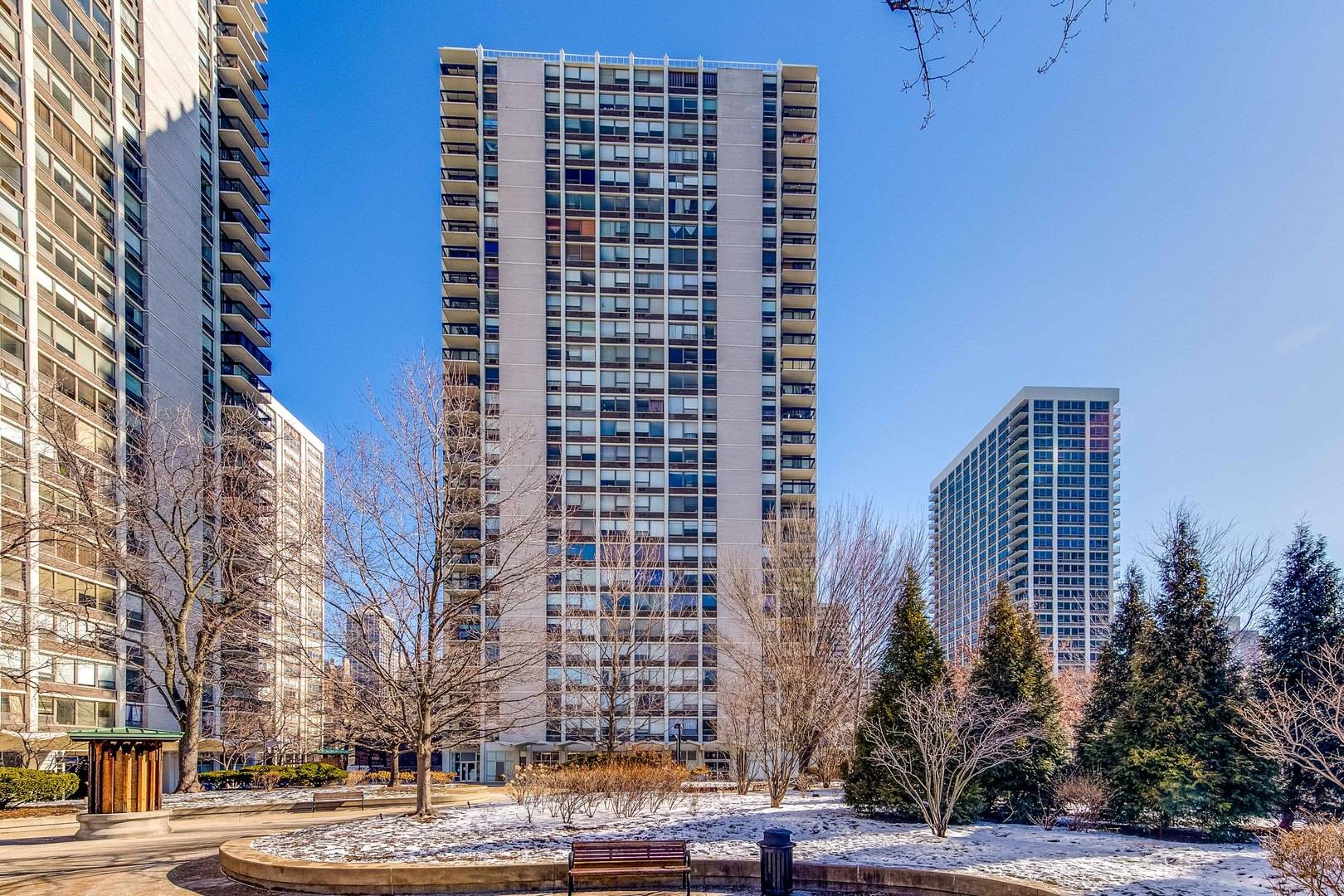 Chicago, IL 60610,1455 N Sandburg TER #1206B