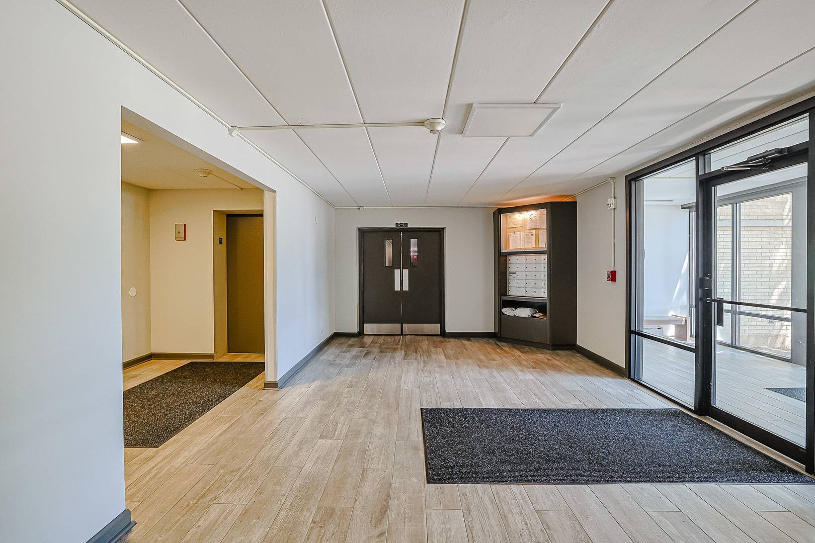 Arlington Heights, IL 60004,2424 E Oakton ST #3E