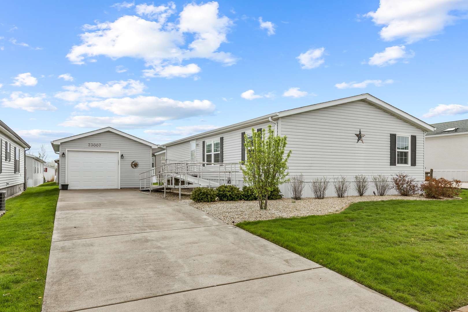 Frankfort, IL 60423,23007 S BALMORAL DR