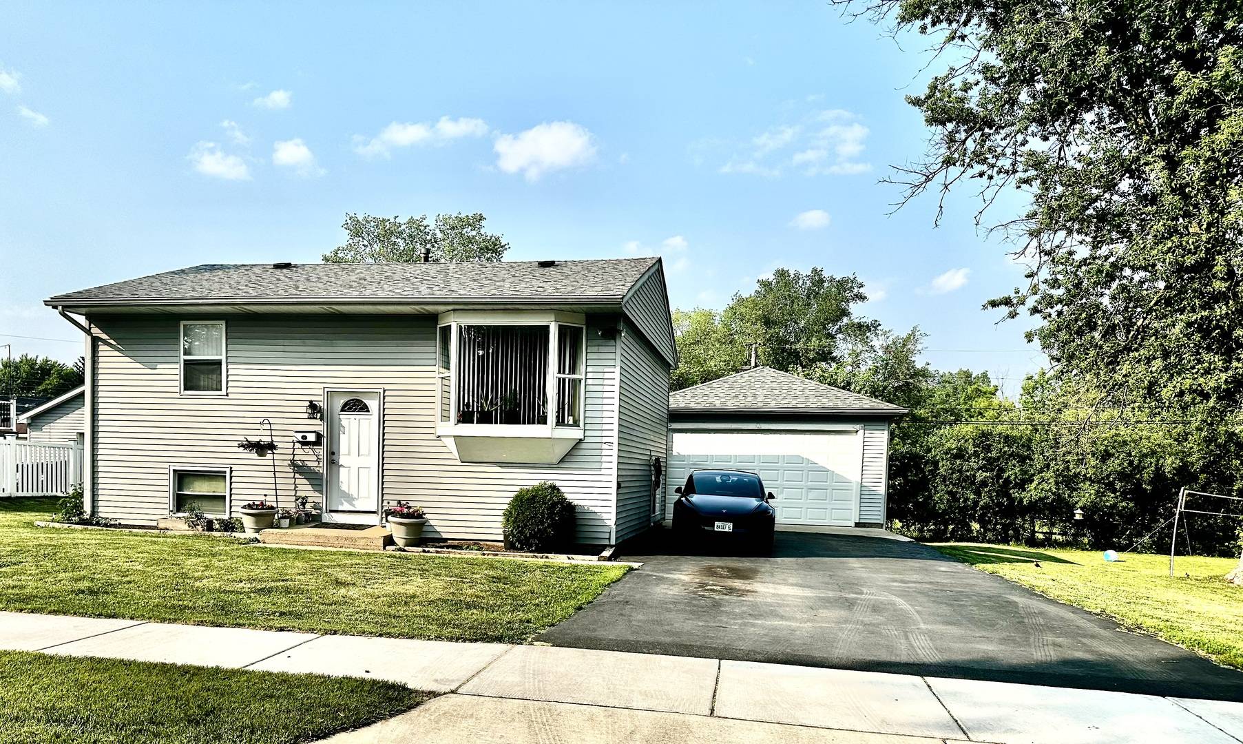 Carpentersville, IL 60110,604 West Wind DR