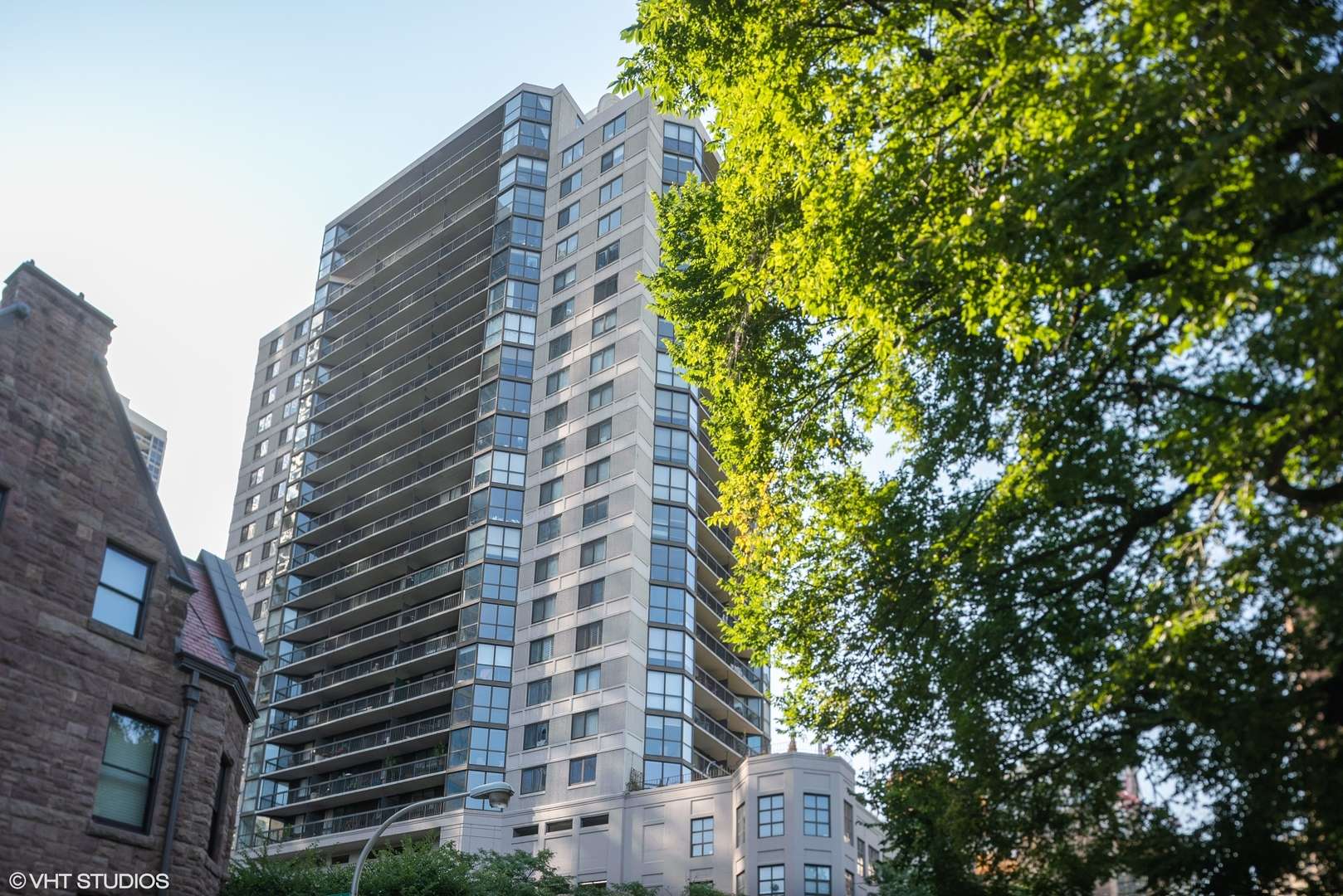 Chicago, IL 60610,33 W Delaware PL #13E