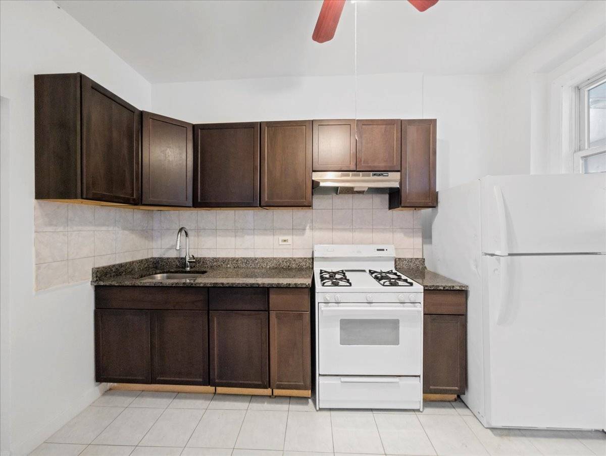 Chicago, IL 60622,3133 W Augusta BLVD #2R