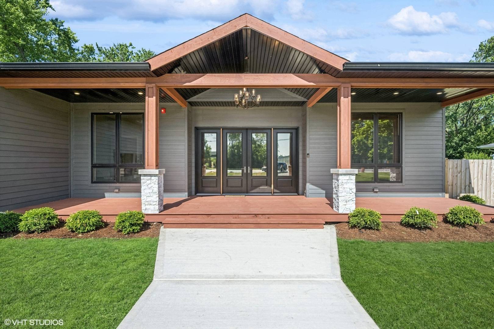 Northbrook, IL 60062,2104 Shermer RD