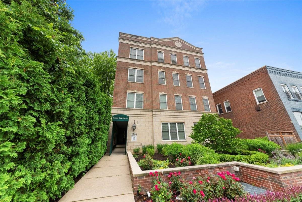 Evanston, IL 60201,2500 Green Bay RD #301