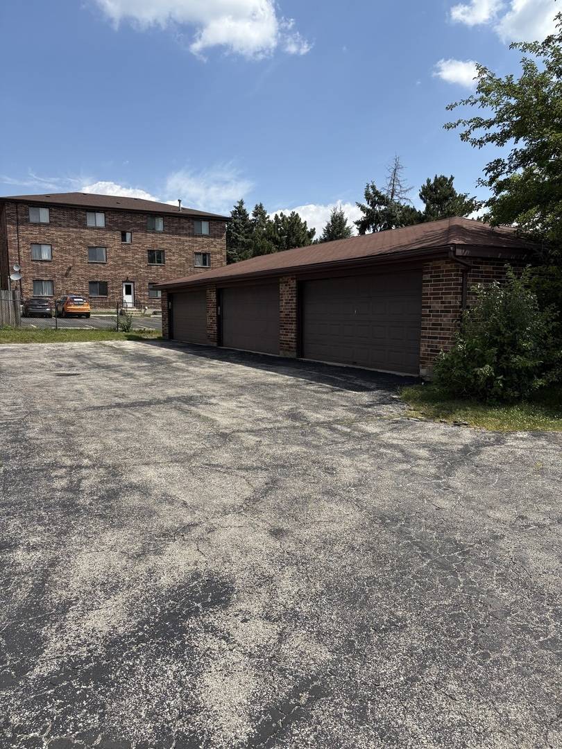 Orland Park, IL 60462,14949 Lakeview DR #204