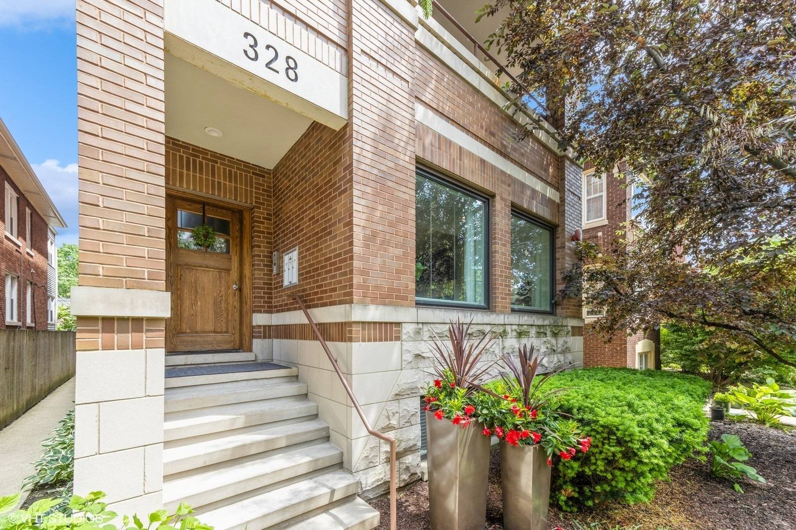 Oak Park, IL 60302,328 S Oak Park AVE #1