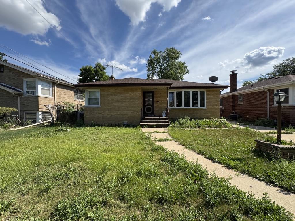 Broadview, IL 60155,2204 W 14th ST