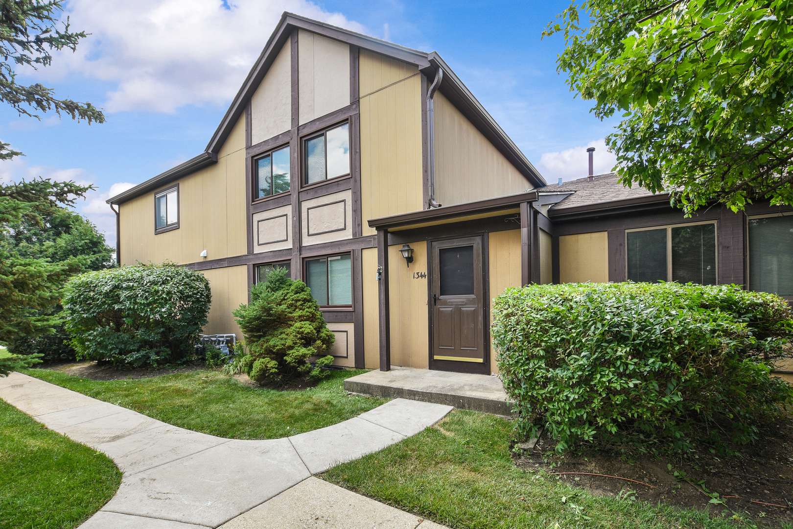 Palatine, IL 60074,1344 Inverrary LN #12B