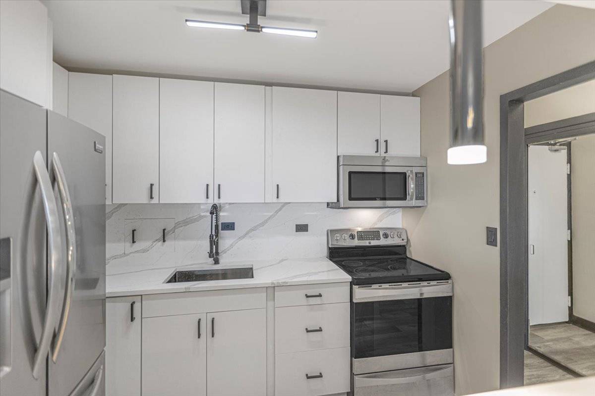 Chicago, IL 60649,7337 S South Shore DR #902