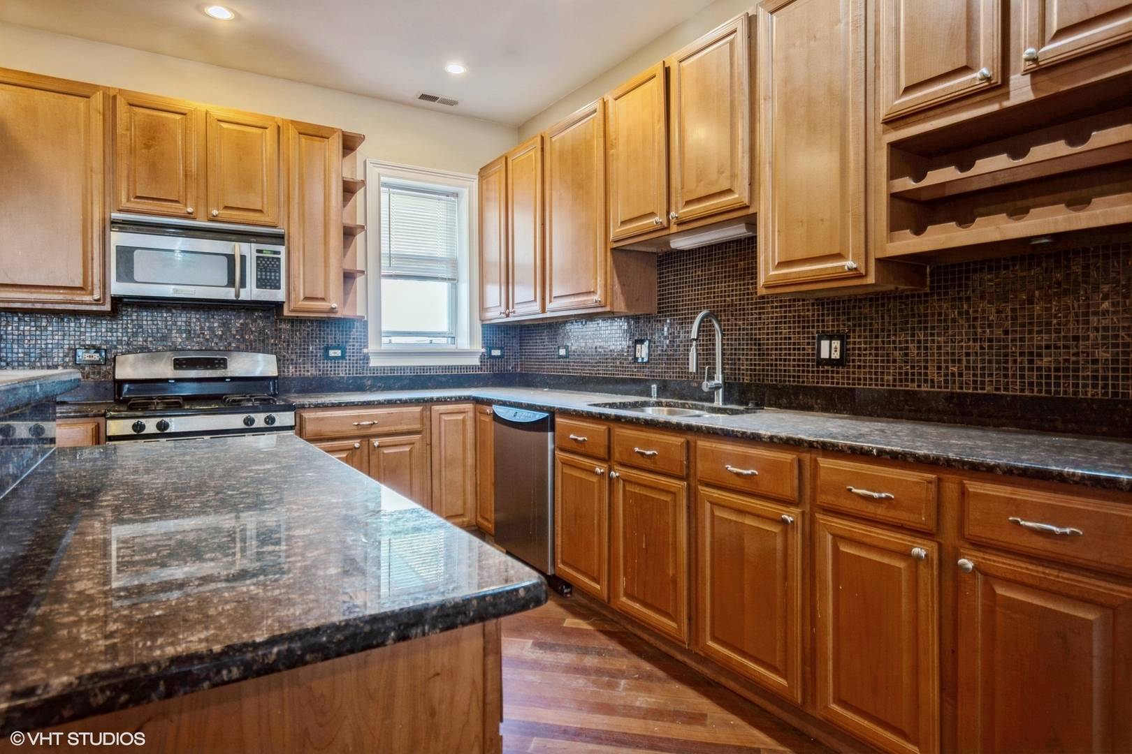 Chicago, IL 60649,7018 S PAXTON AVE #3N