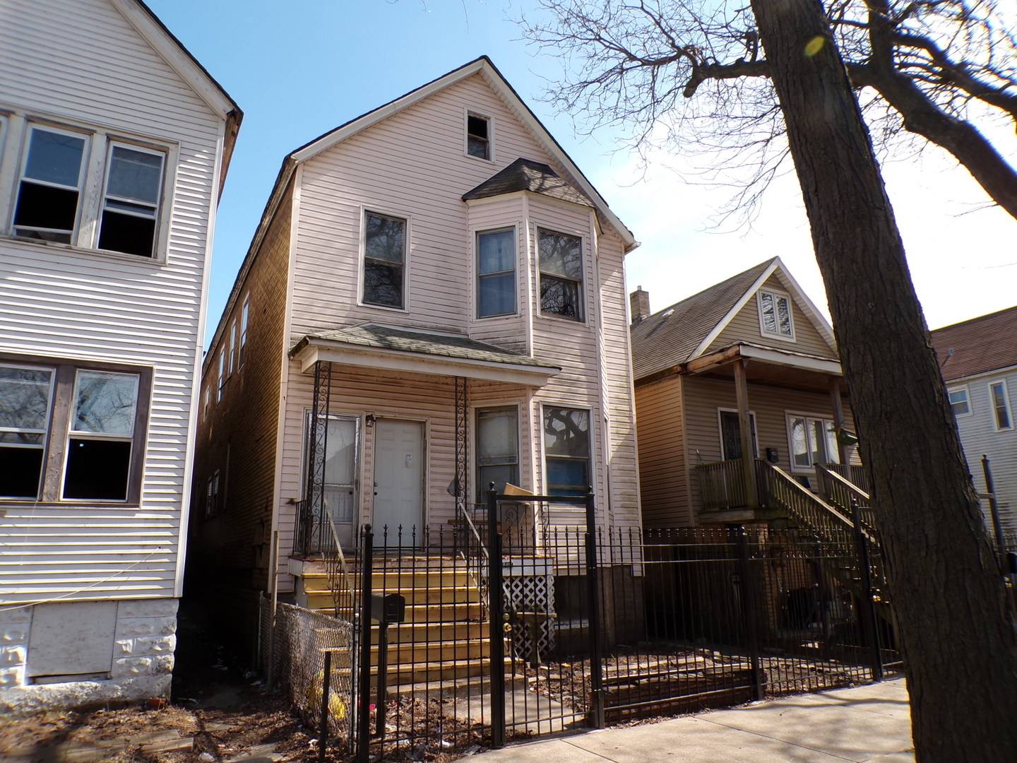 Chicago, IL 60617,8417 S Mackinaw AVE