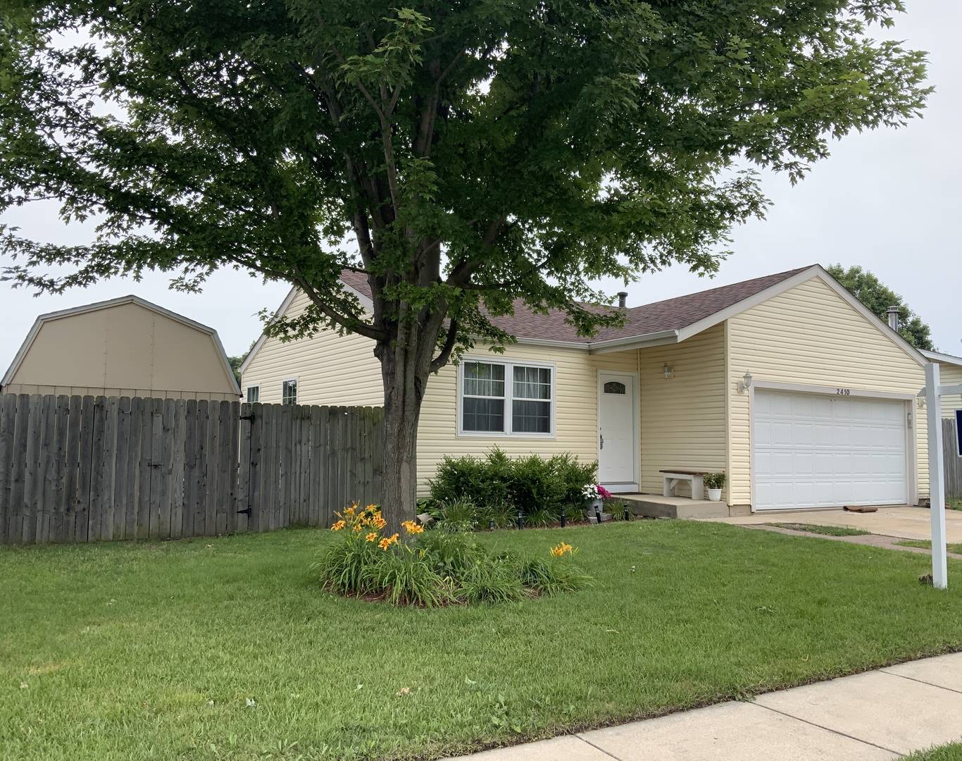 Aurora, IL 60506,2410 Sunflower CT