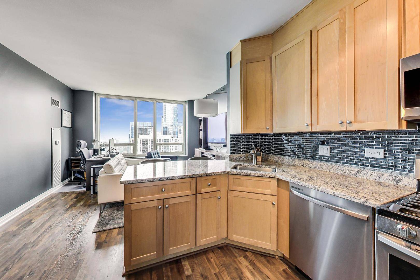 Chicago, IL 60654,33 W Ontario ST #51G