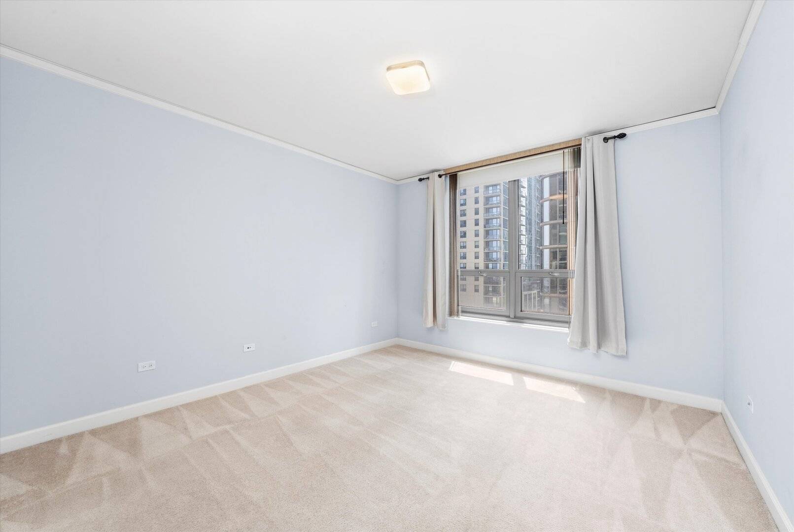 Chicago, IL 60601,420 E Waterside DR #407