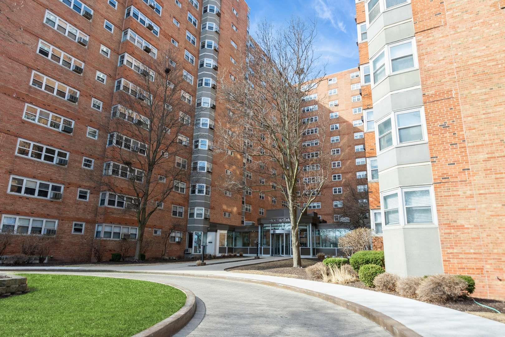 Chicago, IL 60640,4960 N MARINE DR #512
