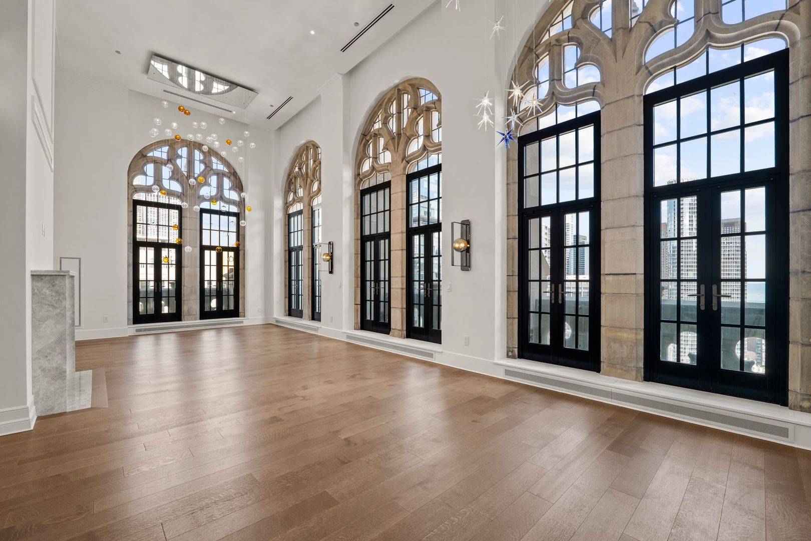 Chicago, IL 60611,435 N Michigan AVE #2004