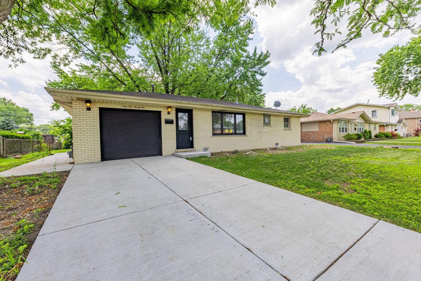 Burbank, IL 60459,6425 W 83rd PL