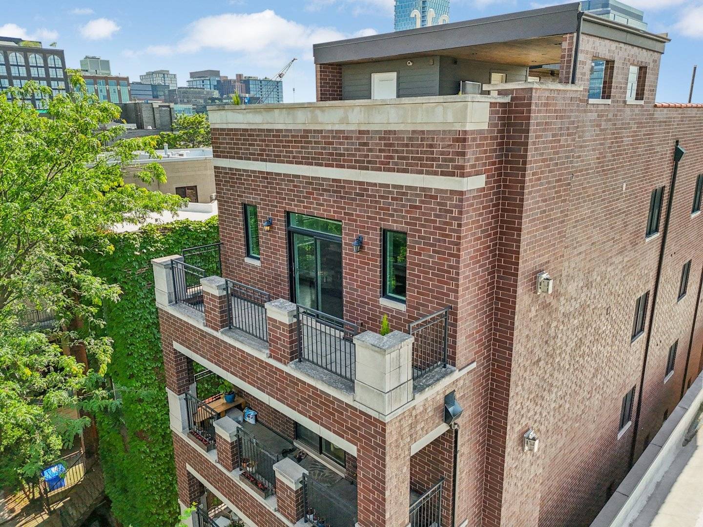 Chicago, IL 60642,450 N Sangamon ST #4
